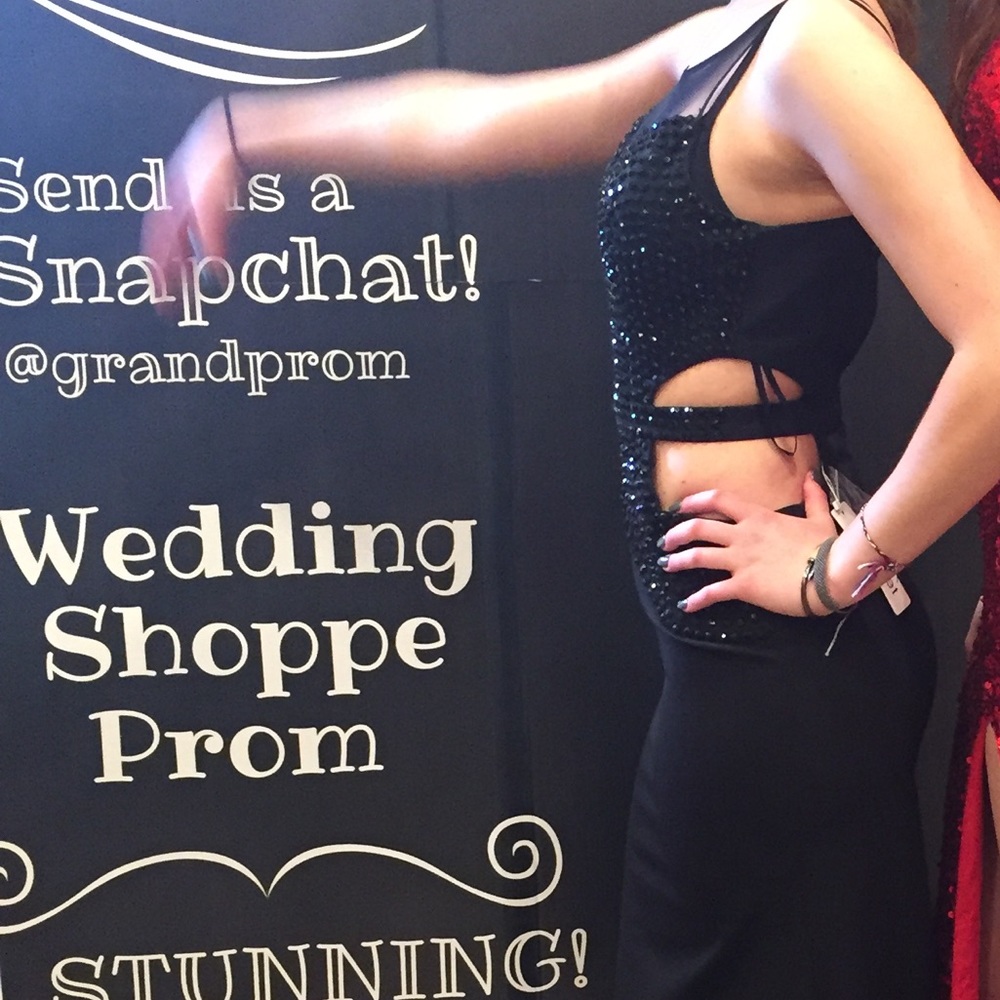 PROM DRESS - Picture 2 of 3